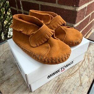 Infant Minnetonka Brown Fringe Moccasins Size 4